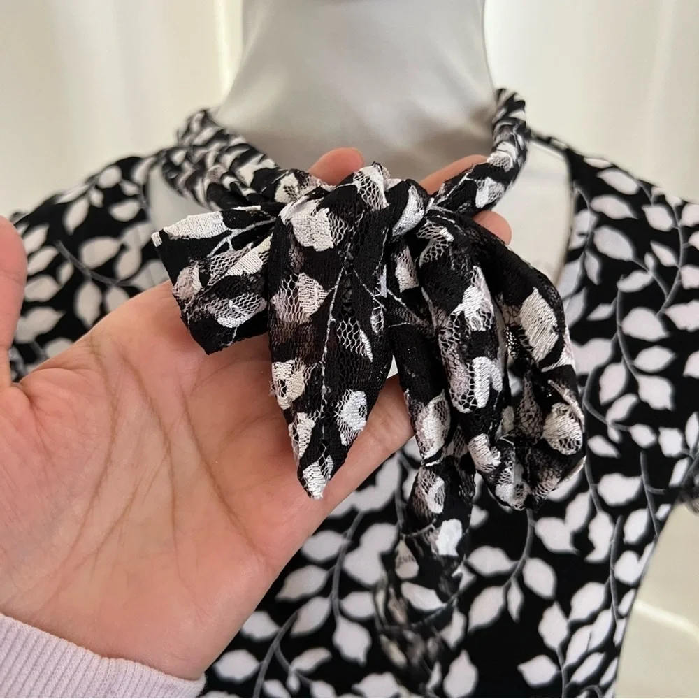 Adrienne Vittadini Blouse NWT Black White Leaf Prnt Lace Sleeve Tie Neck VK32766 - Picture 11 of 12
